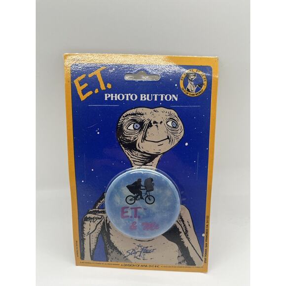 E.T. Photo Button 1982 Movie Universal Studios Pinback Button Star Power NEW - Picture 1 of 6